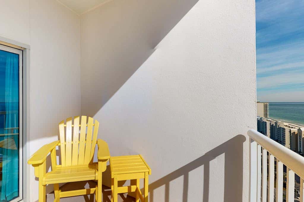 Gulf view condo on top floor with pools, hot tubs, saunas, gym & beach access