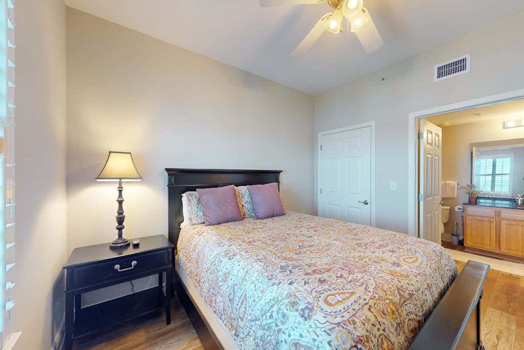 Gulf view condo on top floor with pools, hot tubs, saunas, gym & beach access