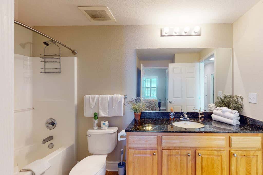 Gulf view condo on top floor with pools, hot tubs, saunas, gym & beach access