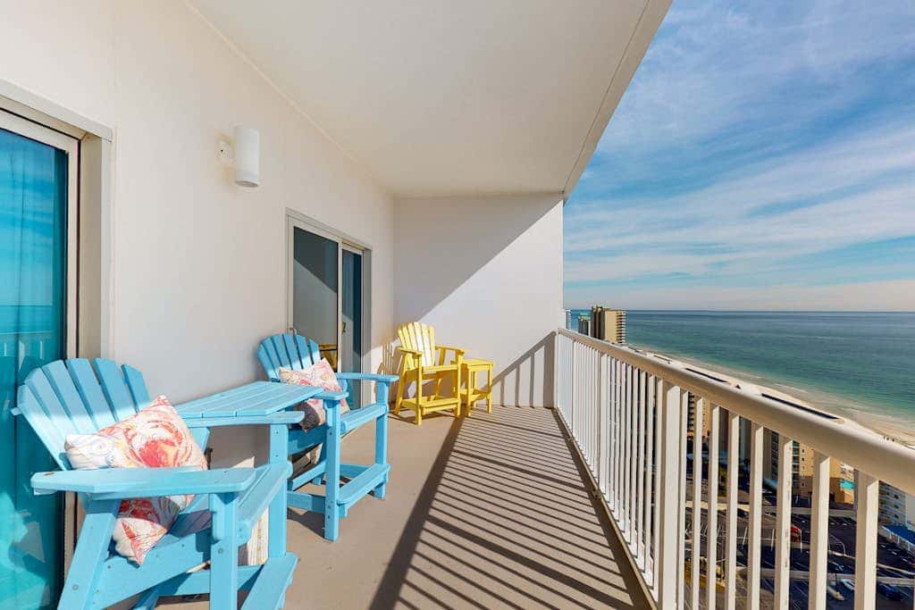 Gulf view condo on top floor with pools, hot tubs, saunas, gym & beach access