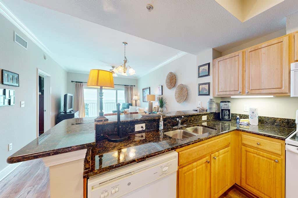 Gulf view condo on top floor with pools, hot tubs, saunas, gym & beach access