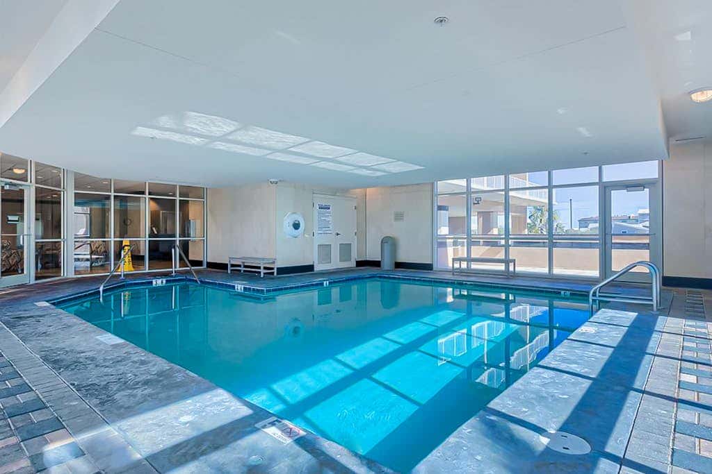 Gulf view condo on top floor with pools, hot tubs, saunas, gym & beach access