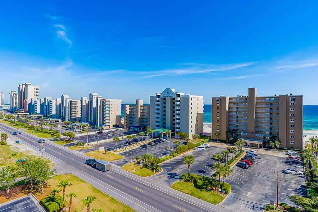 Gulf view condo on top floor with pools, hot tubs, saunas, gym & beach access