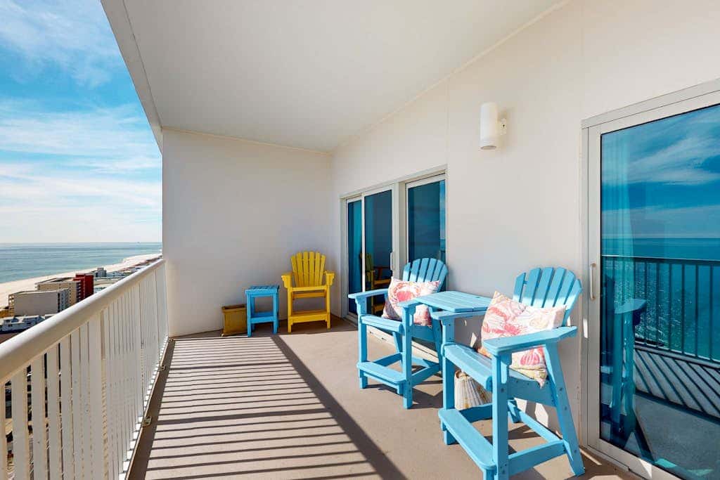 Gulf view condo on top floor with pools, hot tubs, saunas, gym & beach access