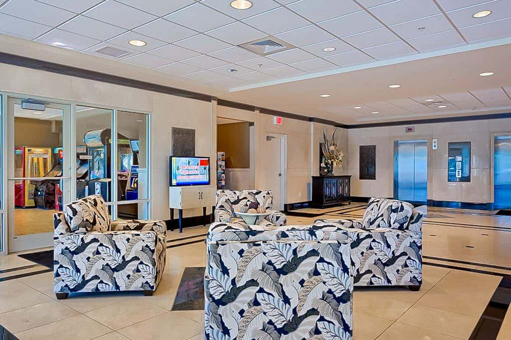Gulf view condo on top floor with pools, hot tubs, saunas, gym & beach access