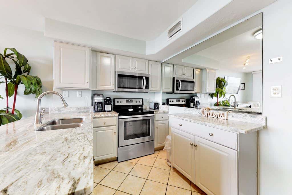 505A - Waterview condo w/ open layout, W/D, & AC - hot tub, pool, & tennis court