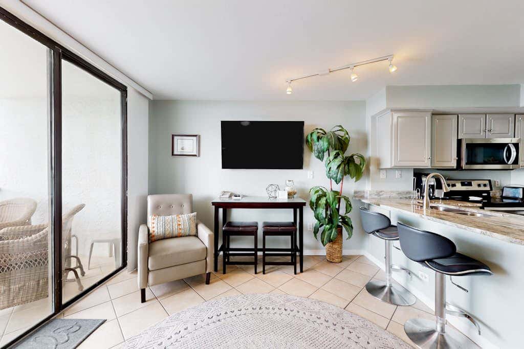 505A - Waterview condo w/ open layout, W/D, & AC - hot tub, pool, & tennis court