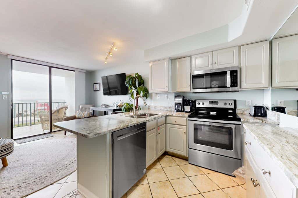 505A - Waterview condo w/ open layout, W/D, & AC - hot tub, pool, & tennis court