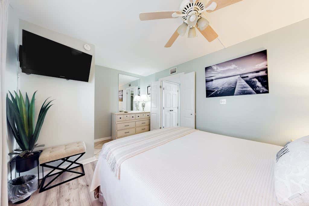 505A - Waterview condo w/ open layout, W/D, & AC - hot tub, pool, & tennis court