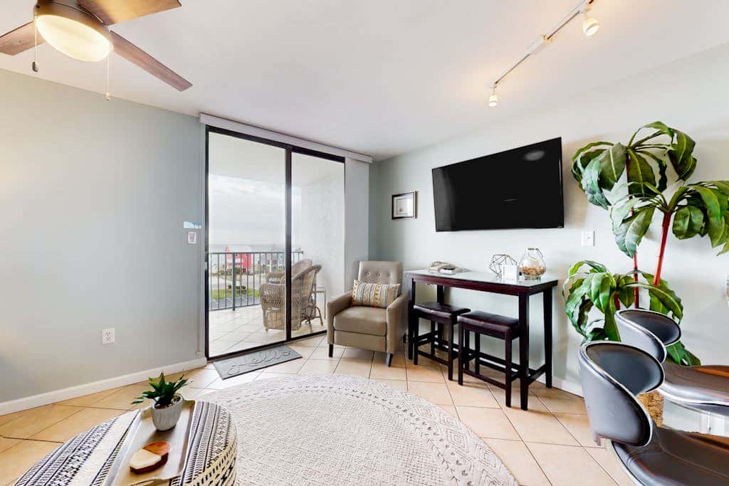 505A - Waterview condo w/ open layout, W/D, & AC - hot tub, pool, & tennis court