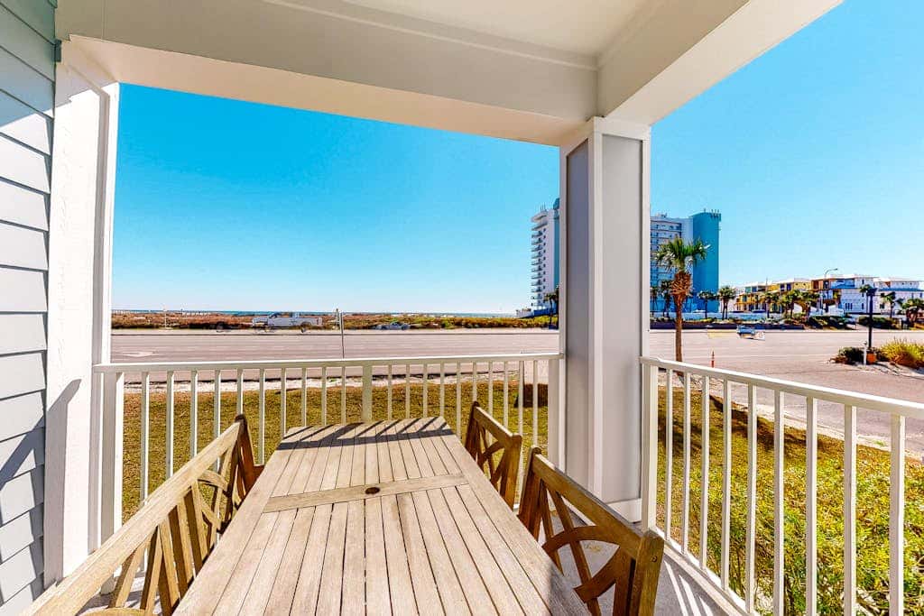 Spacious condo across from the beach with Gulf/bay views & a pool