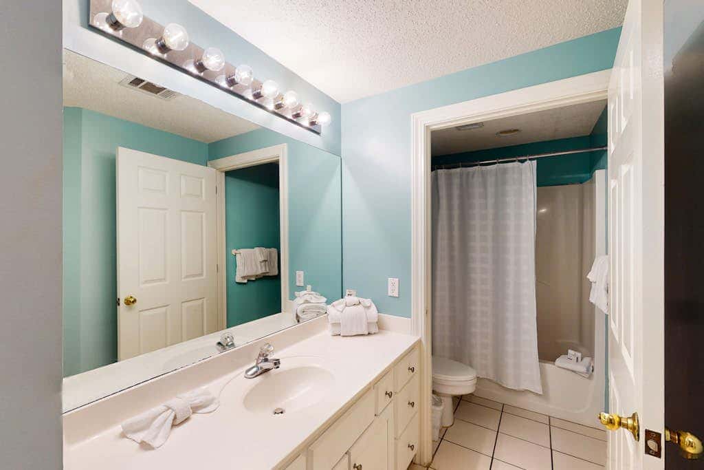 Gulf-front condo w/ beach access, indoor/outdoor pool, & tennis courts