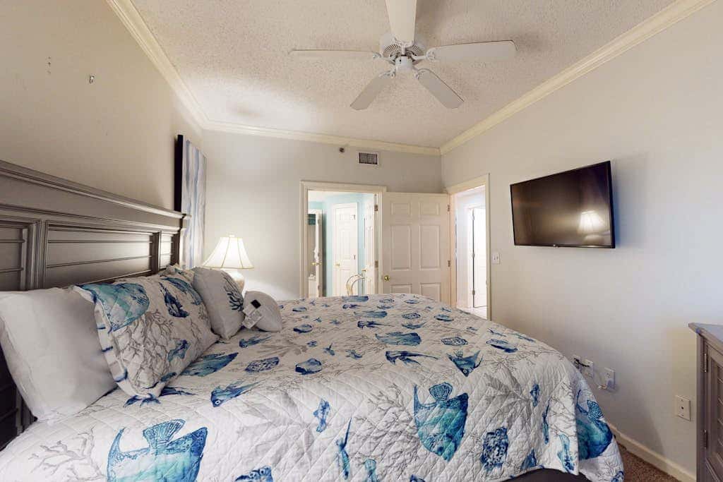 Gulf-front condo w/ beach access, indoor/outdoor pool, & tennis courts