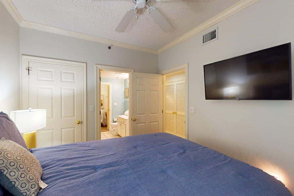 Gulf-front condo w/ beach access, indoor/outdoor pool, & tennis courts
