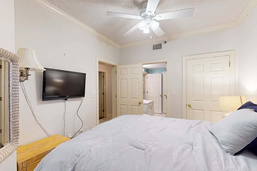 Gulf-front condo w/ beach access, indoor/outdoor pool, & tennis courts