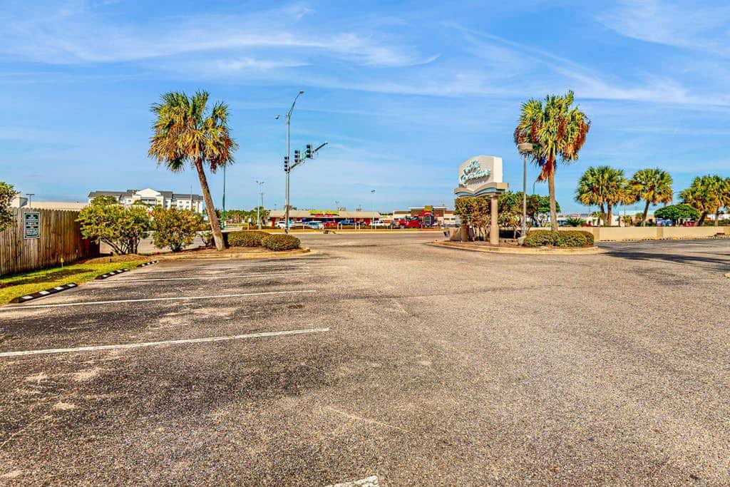 Gulf-front condo w/ beach access, indoor/outdoor pool, & tennis courts