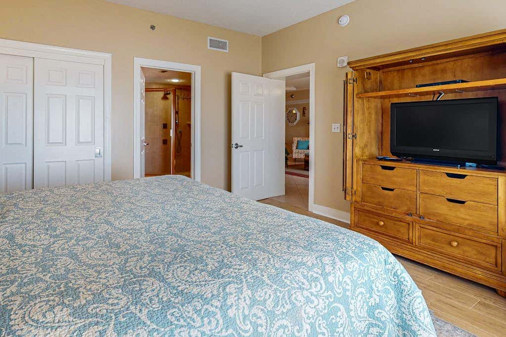 Spacious condo with Gulf-front views & access to pools, hot tub, gym