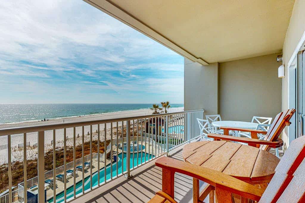 Escapes to the Shores 204