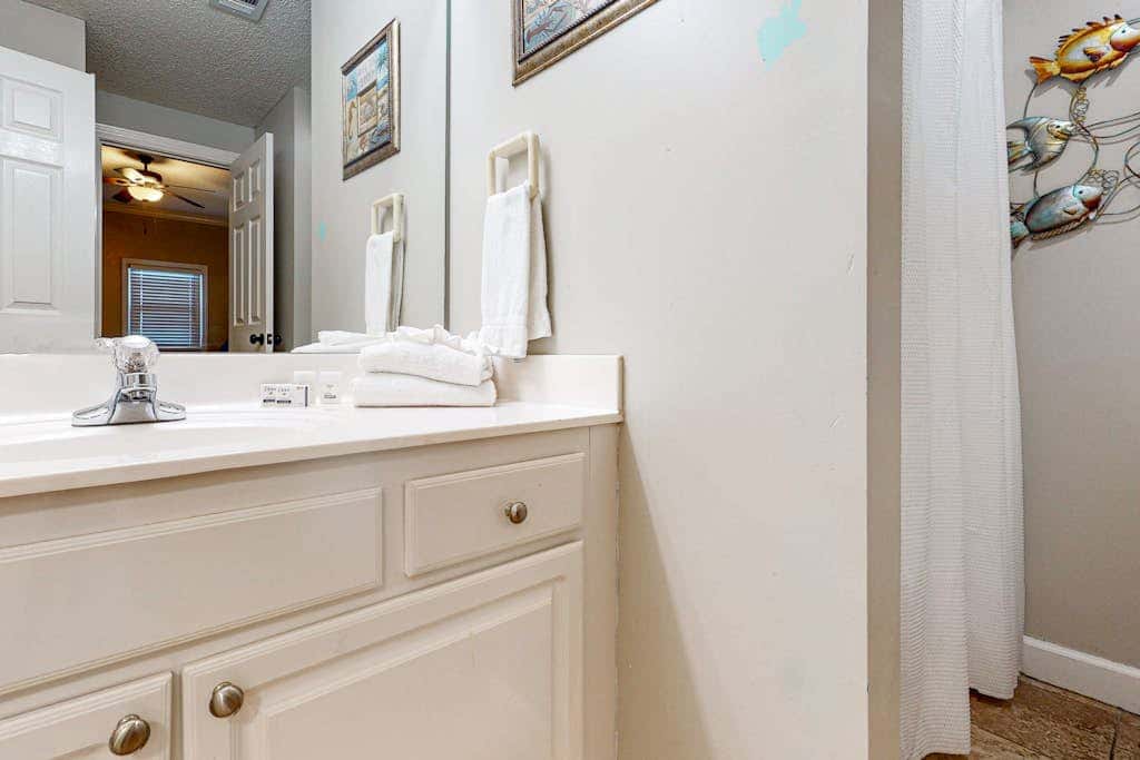 Beachfront condo overlooking the Gulf w/ balcony & indoor/outdoor pools