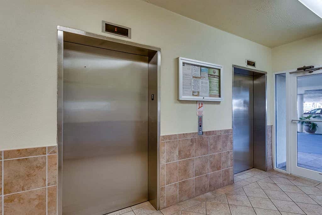 Beachfront condo overlooking the Gulf w/ balcony & indoor/outdoor pools