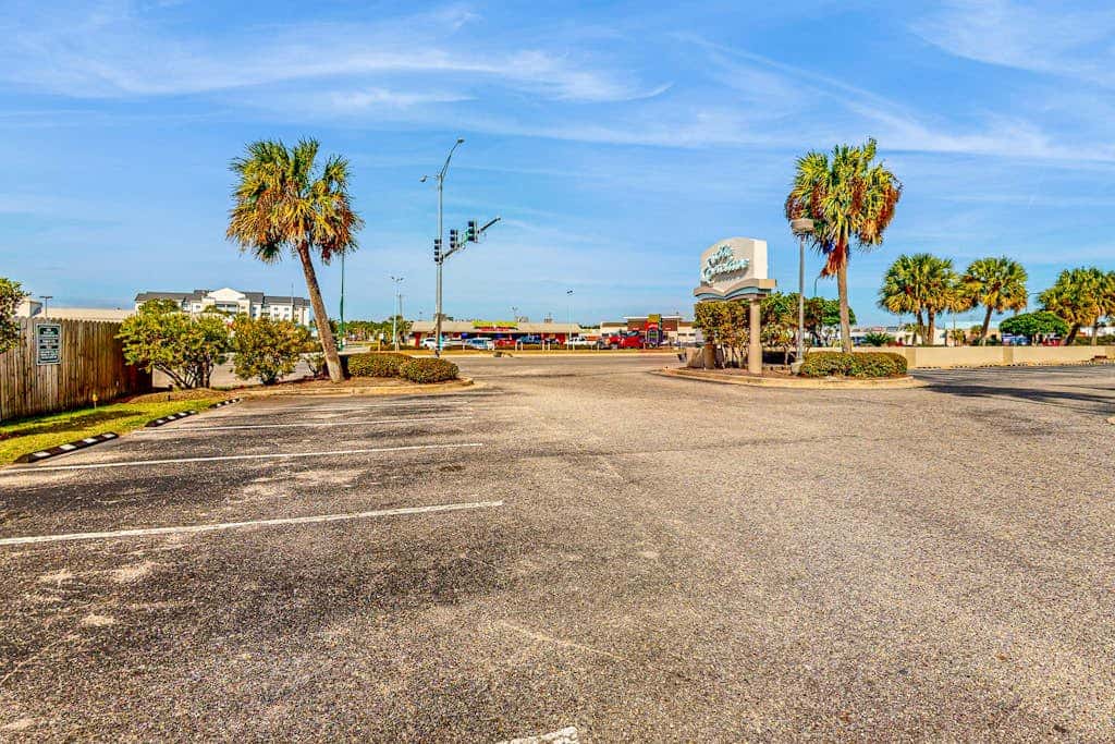 Beachfront condo overlooking the Gulf w/ balcony & indoor/outdoor pools