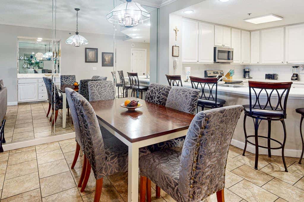 Beachfront condo overlooking the Gulf w/ balcony & indoor/outdoor pools