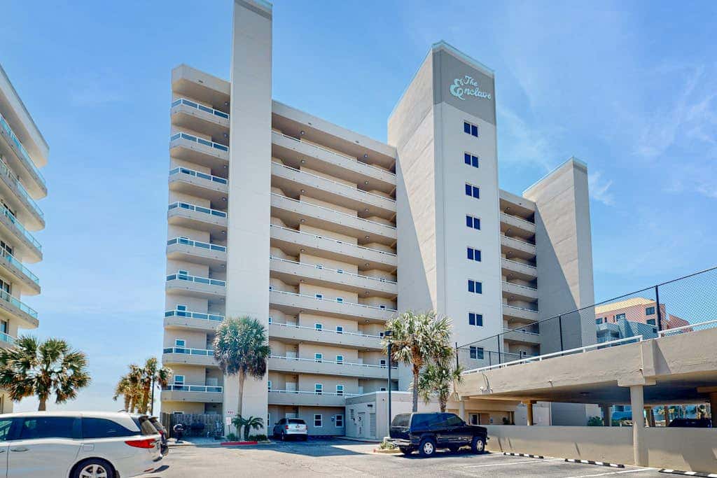 Beachfront condo overlooking the Gulf w/ balcony & indoor/outdoor pools