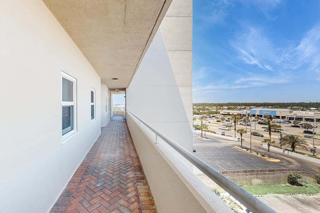 Beachfront condo overlooking the Gulf w/ balcony & indoor/outdoor pools