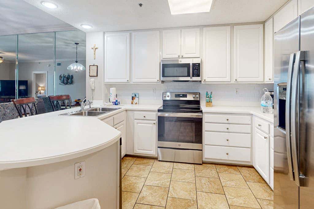 Beachfront condo overlooking the Gulf w/ balcony & indoor/outdoor pools