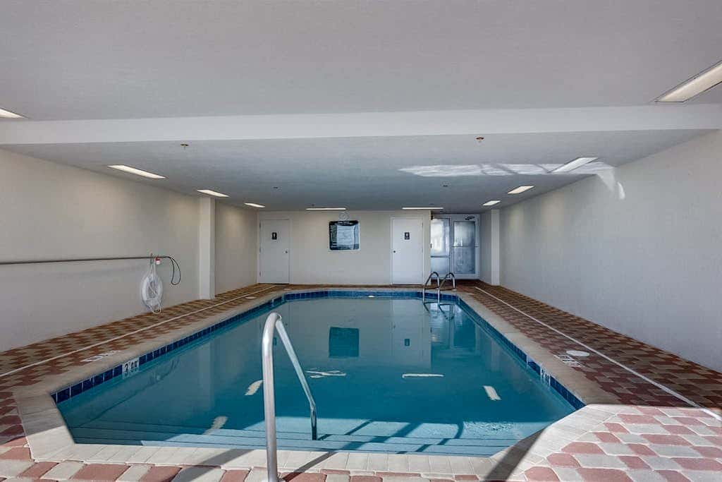 Beachfront condo overlooking the Gulf w/ balcony & indoor/outdoor pools