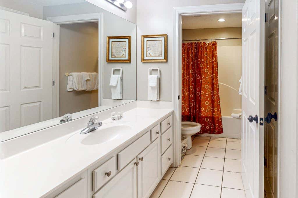 Beachfront condo overlooking the Gulf w/ balcony & indoor/outdoor pools
