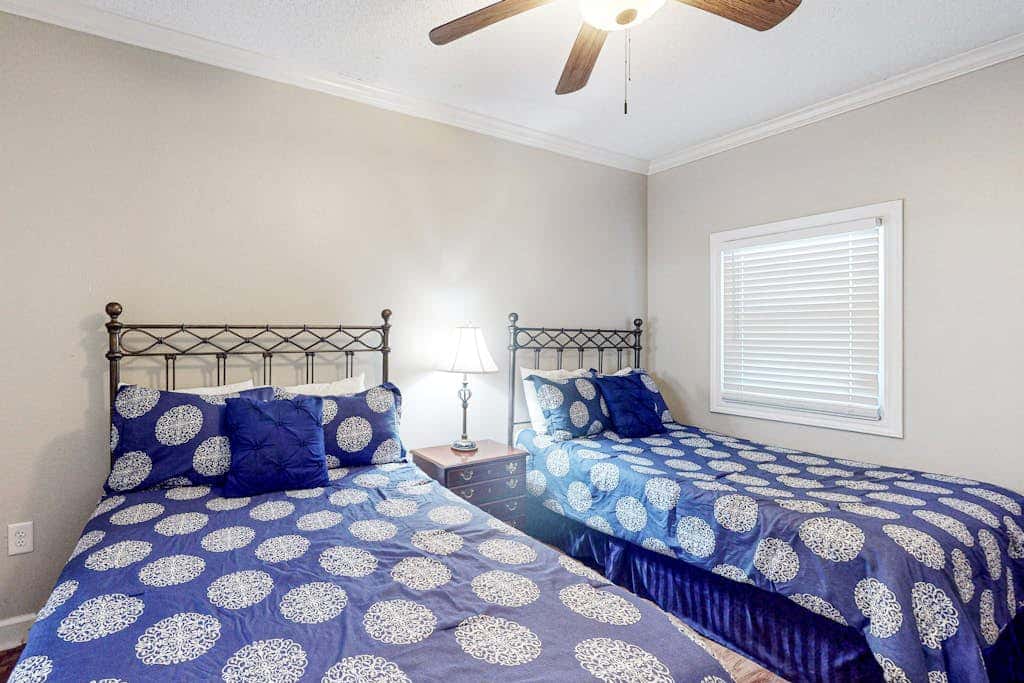 Beachfront condo overlooking the Gulf w/ balcony & indoor/outdoor pools