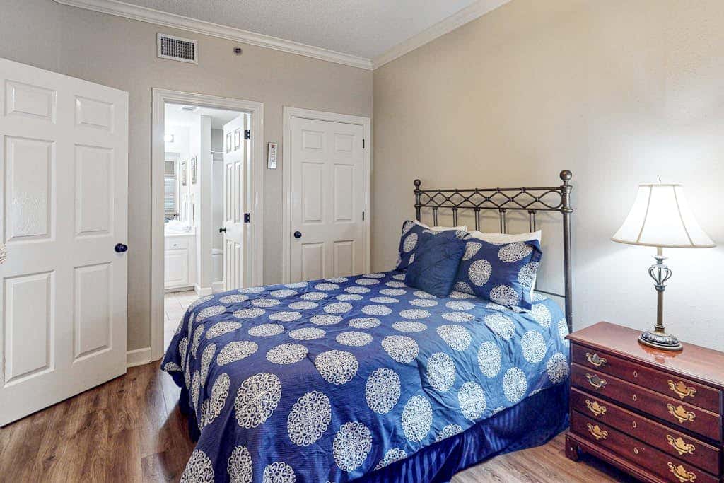 Beachfront condo overlooking the Gulf w/ balcony & indoor/outdoor pools