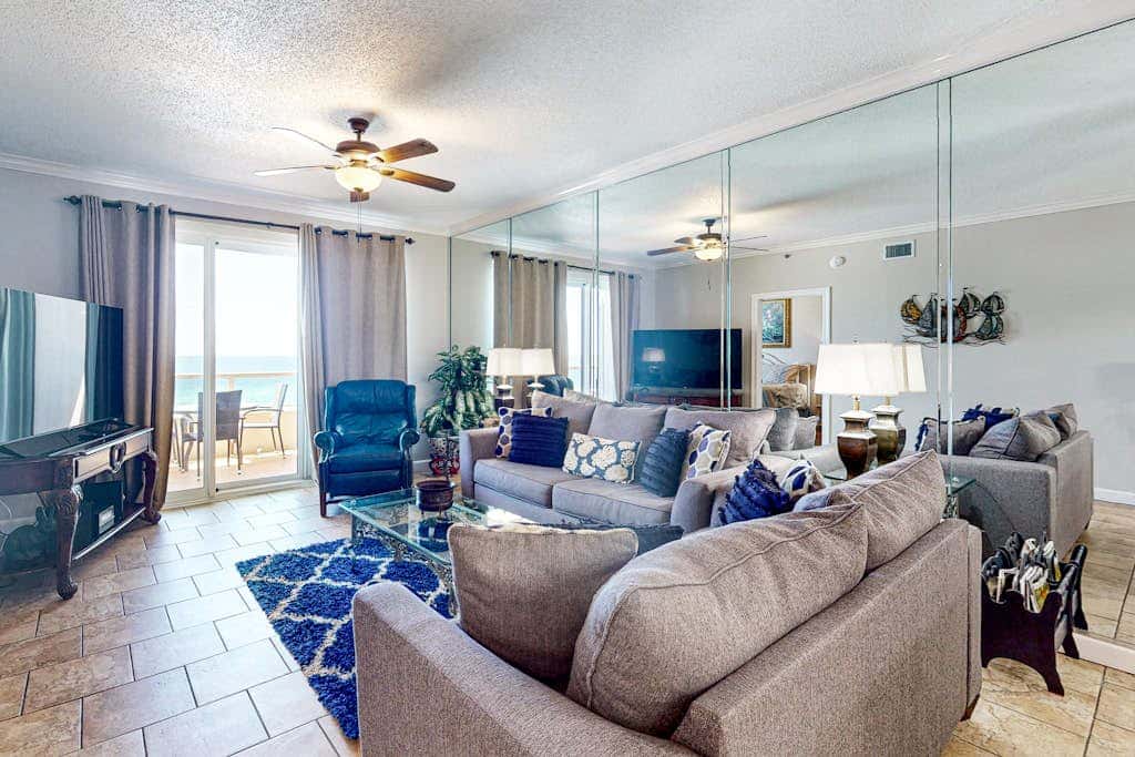 Beachfront condo overlooking the Gulf w/ balcony & indoor/outdoor pools