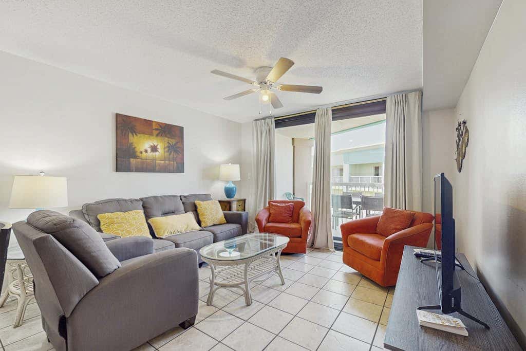 Beachside condo with private beach access, indoor/outdoor pools, & hot tub