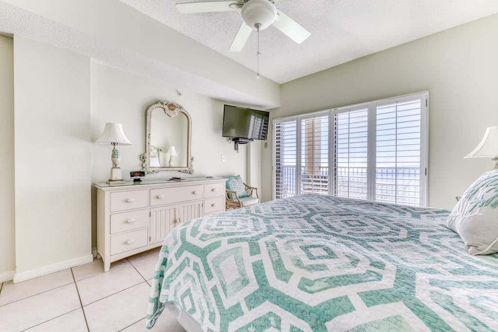 Waterfront corner condo with shared pools, wrap-around balcony, & tennis courts