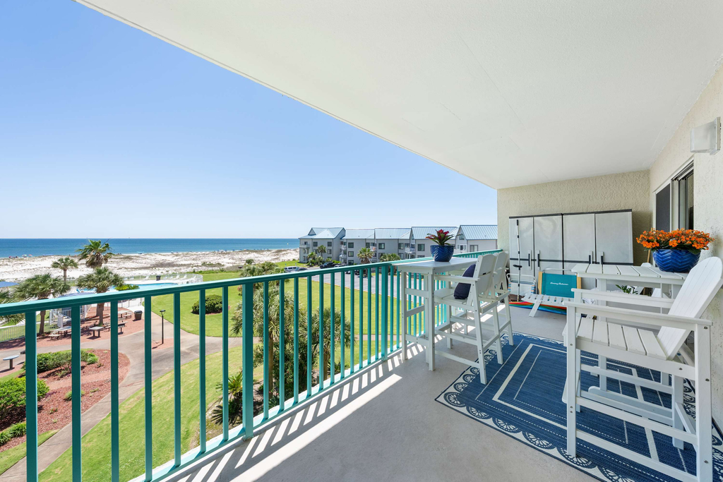 Waterview condo with shared pool, panoramic balcony views, and WIFI