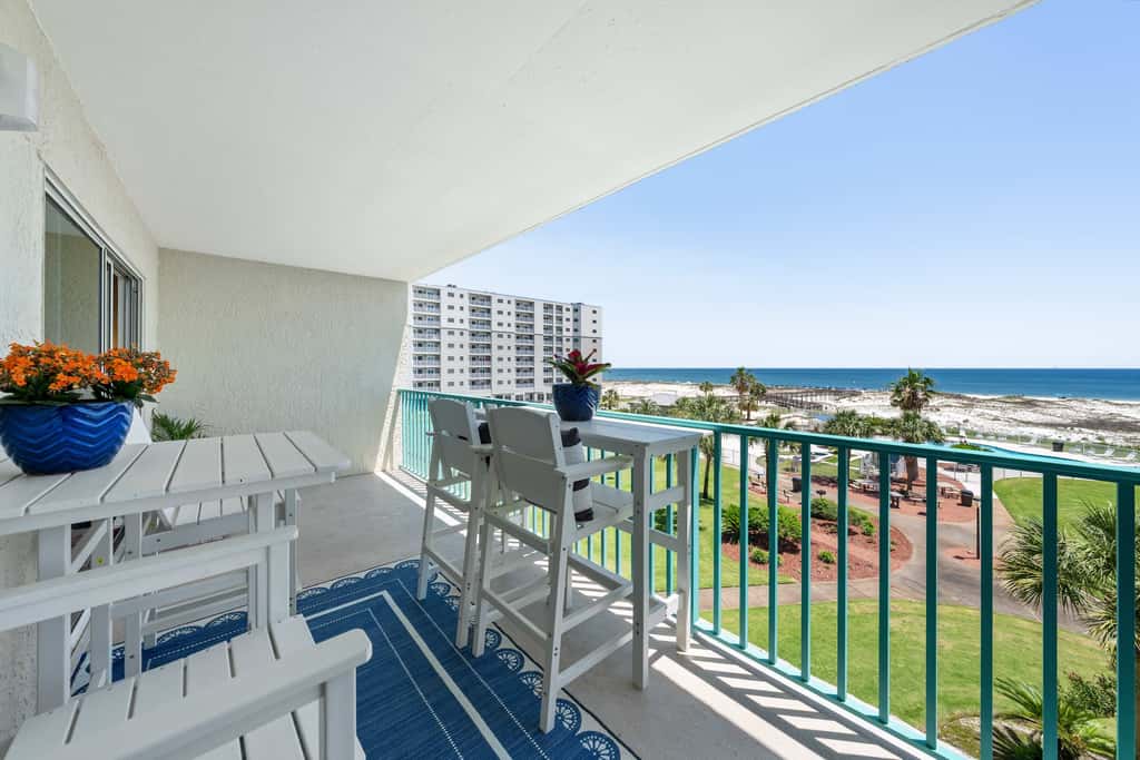 Waterview condo with shared pool, panoramic balcony views, and WIFI