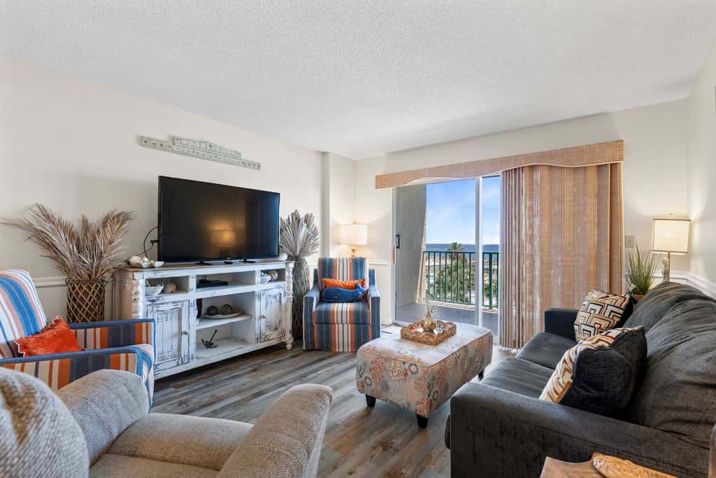 Waterview condo with shared pool, panoramic balcony views, and WIFI