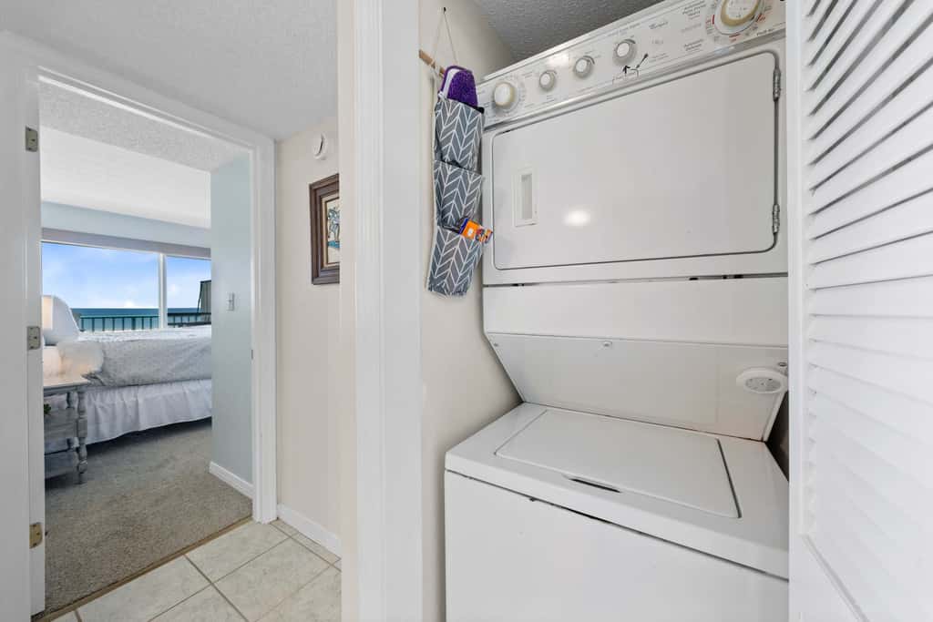 Waterview condo with shared pool, panoramic balcony views, and WIFI