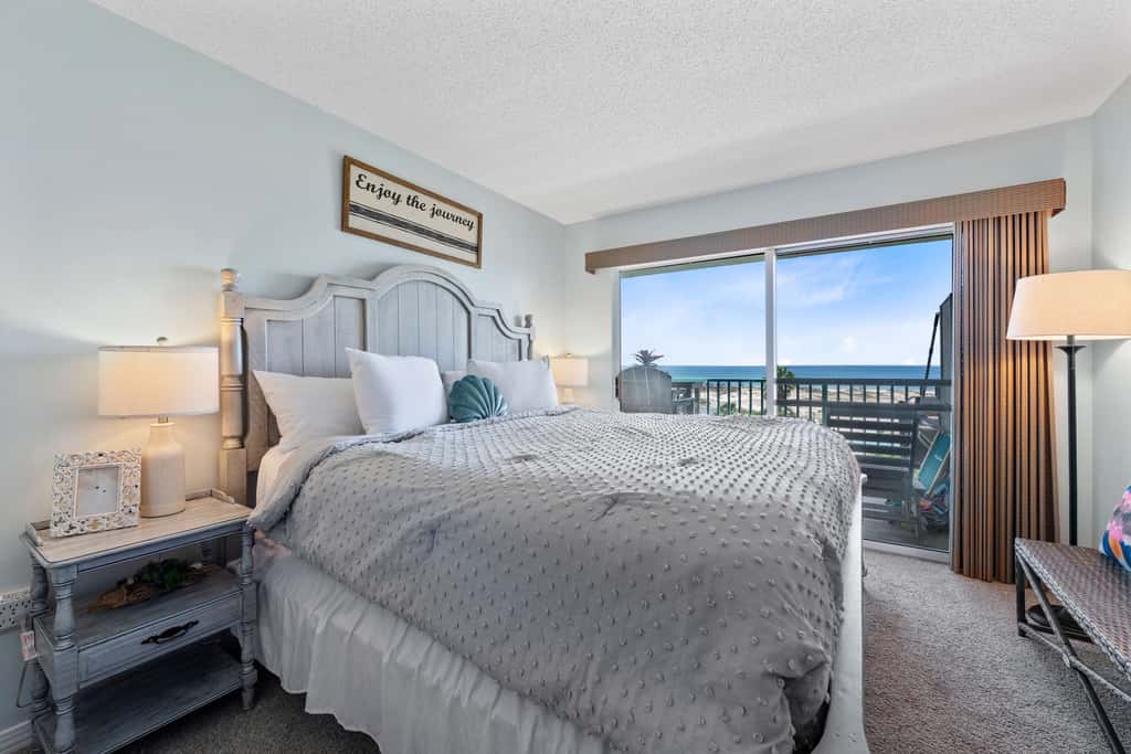 Waterview condo with shared pool, panoramic balcony views, and WIFI