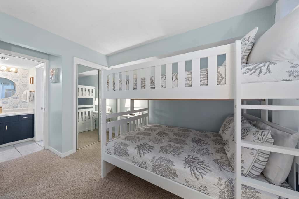 Waterview condo with shared pool, panoramic balcony views, and WIFI