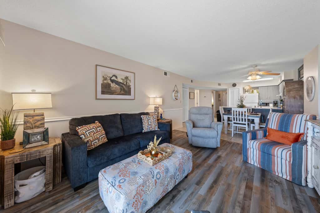 Waterview condo with shared pool, panoramic balcony views, and WIFI
