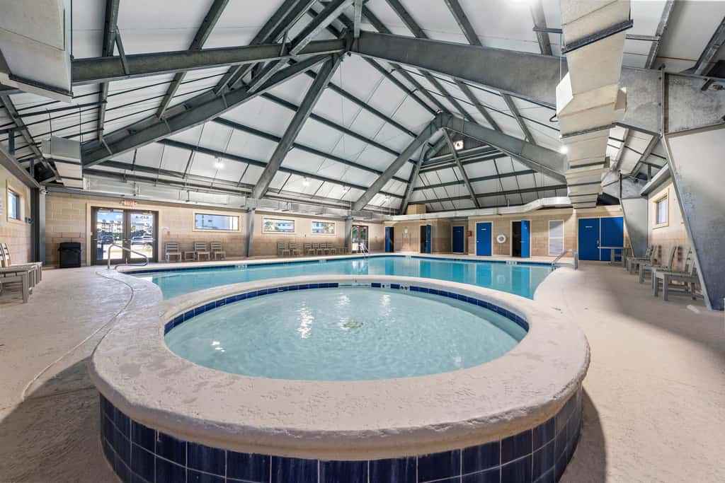 Waterview condo with shared pool, panoramic balcony views, and WIFI