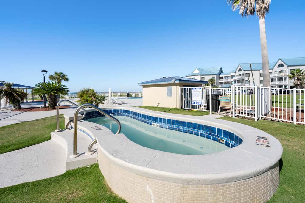 Waterview condo with shared pool, panoramic balcony views, and WIFI