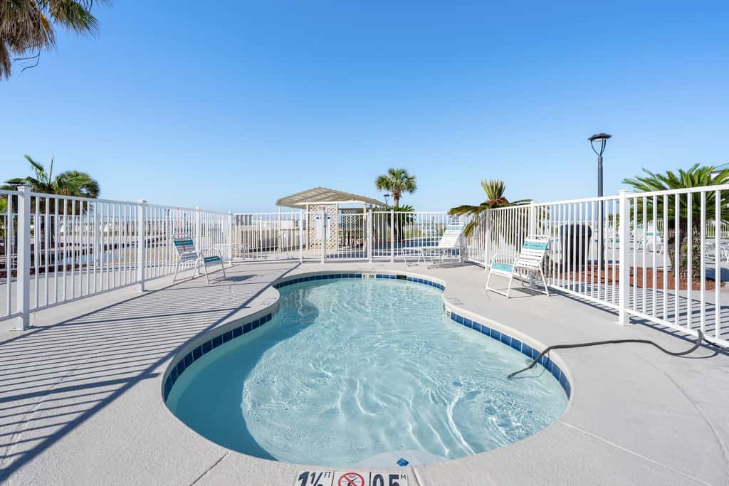 Waterview condo with shared pool, panoramic balcony views, and WIFI
