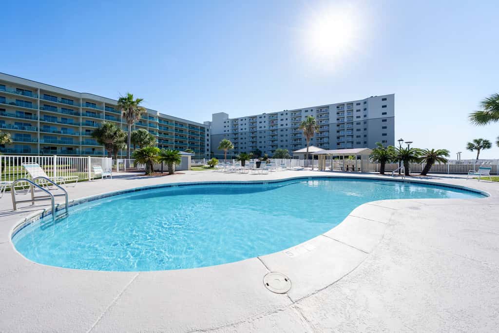 Waterview condo with shared pool, panoramic balcony views, and WIFI