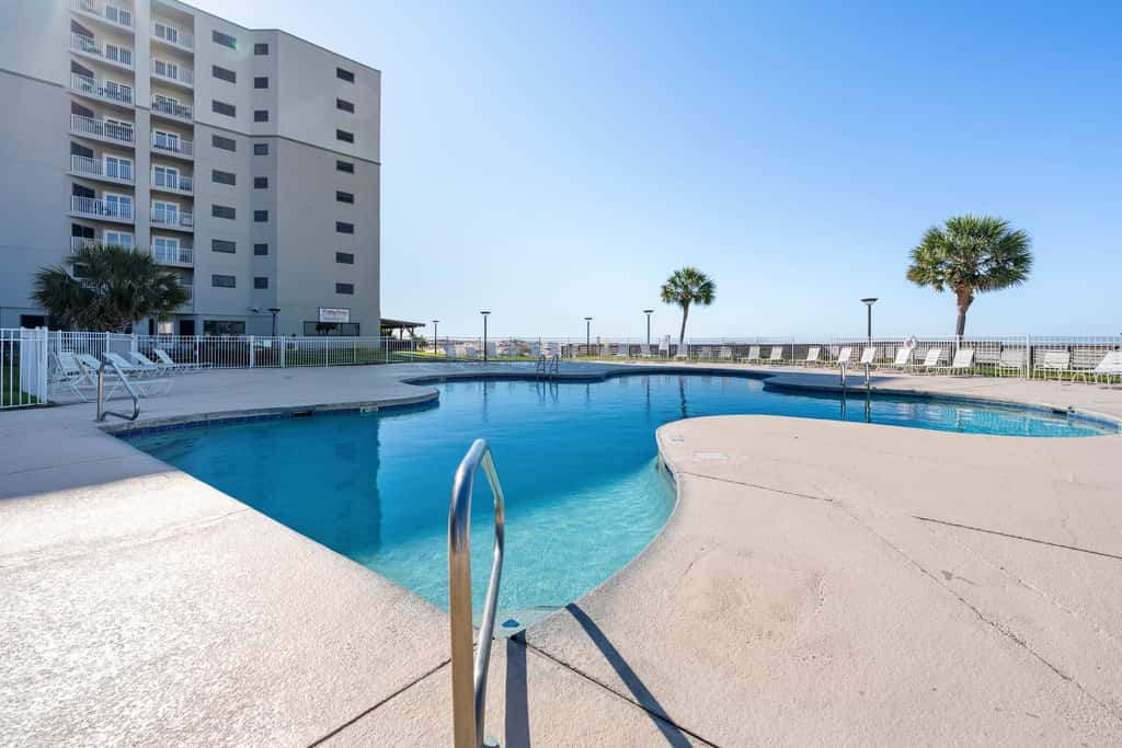 Waterview condo with shared pool, panoramic balcony views, and WIFI