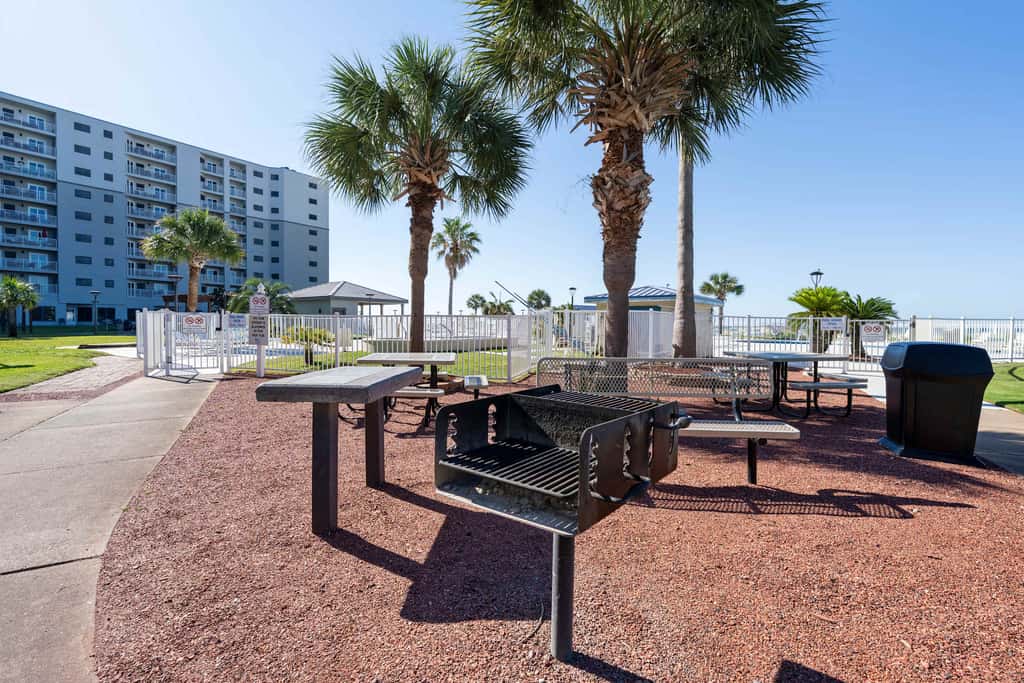 Waterview condo with shared pool, panoramic balcony views, and WIFI