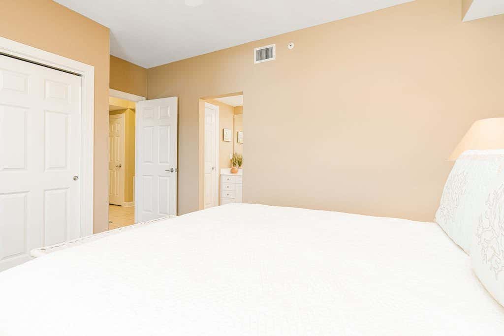 Beachfront condo with amazing views overlooking the Gulf of America featuring resort style pools